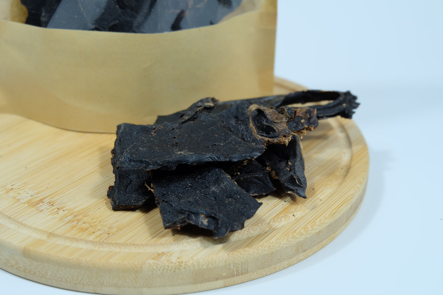 Close-up of dehydrated beef liver pieces – rich, bite-sized single-ingredient treats for dogs and cats