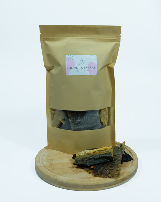 Dehydrated salmon skins for dogs – 75g pouch displayed with loose pieces in front – natural omega-3 treat